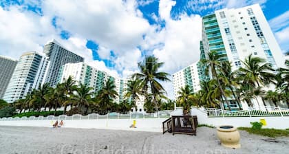 Beachfront | Balcony + Pool | 6 adults + kids