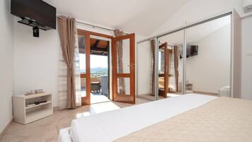 3 Schlafzimmer, Reisekinderbett, kostenloses WLAN, Bettwäsche