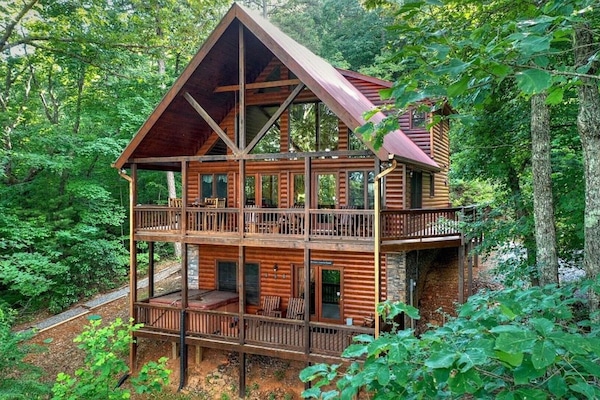 2420 sq ft Luxury tree house with a view