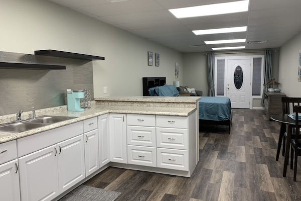 Iron/ironing board, WiFi, bed sheets, wheelchair access