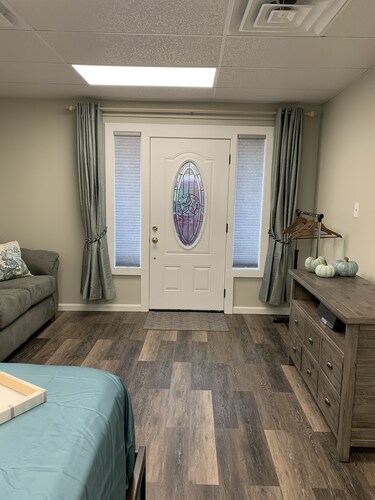 1 bed/ 1 bath apartment downtown Hemphill Side A