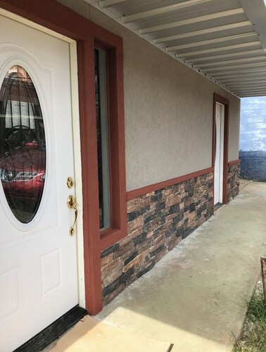 1 bed/ 1 bath apartment downtown Hemphill Side A