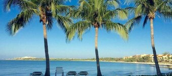 Chac Hal Al, Casa Calandria lovely studio steps from the beach.