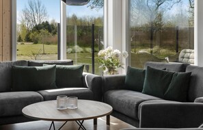 تلفزيون ذكي، مشغل دي في دي، كرة قدم الطاولة