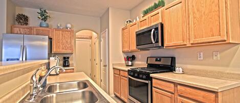 Refrigerador, microondas, horno, placa de cocina