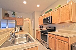 Fridge, microwave, oven, stovetop - Near Airport, University, Stadiums & more. Sleeps 8 by a Premier Partner Host! (Albuquerque)