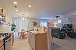 Fridge, microwave, oven, stovetop - Near Airport, University, Stadiums & more. Sleeps 8 by a Premier Partner Host! (Albuquerque)