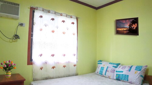 Franky Jay Guesthouse has 2 bedrooms with air-condition.