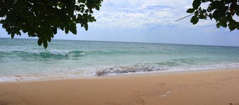 Franky Jay Guesthouse has 2 bedrooms with air-condition.