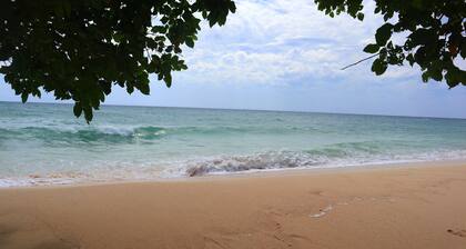Das Franky Jay Guesthouse verfĂŒgt ĂŒber 2 Schlafzimmer mit Klimaanlage.