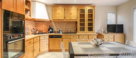 Kühlschrank, Herdplatte, Geschirrspüler