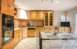 Fridge, stovetop, dishwasher, coffee/tea maker - Cozy home in Algajola with WiFi (Algajola)