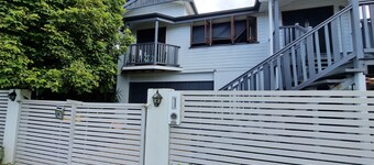 Self Contained Studio - Air-conditioned WiFi