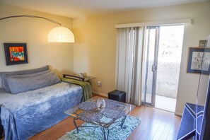 Smart TV - Humble apartment in China Town (Las Vegas)