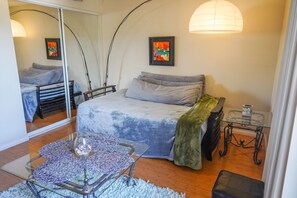 3 bedrooms, iron/ironing board, free WiFi, bed sheets - Humble apartment in China Town (Las Vegas)