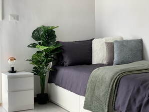 3 chambres, fer et planche à repasser, Wi-Fi, draps fournis
