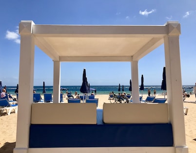 Exclusive Coastal House with Magnificent Terrace and wifi 1 minute from the beach.