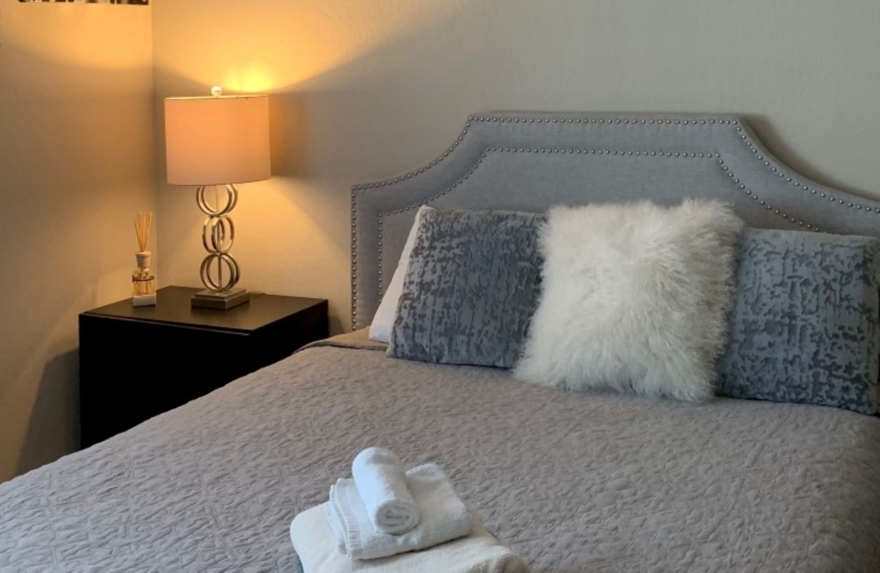 Beautiful room in the ranch style house next to Santana Row