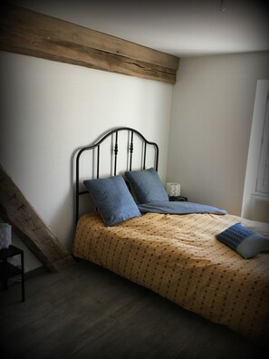 3 bedrooms, iron/ironing board, travel cot, free WiFi
