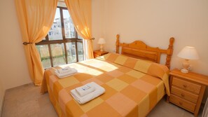 2 Schlafzimmer, Bügeleisen/Bügelbrett, Bettwäsche