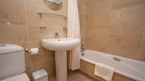Bathtub, towels