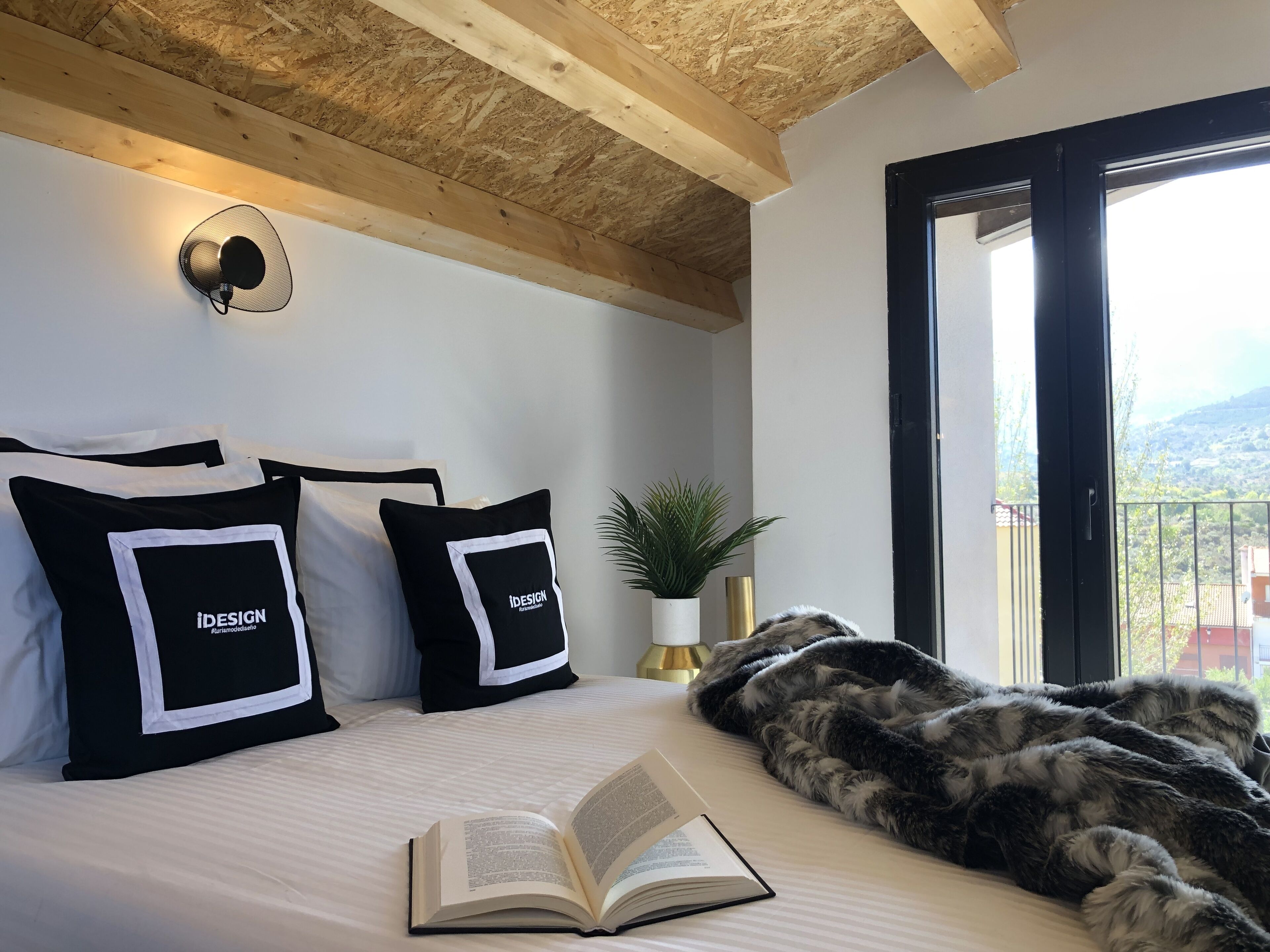 4 slaapkamers, een strijkplank/strijkijzer, wifi, beddengoed