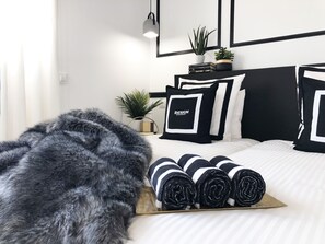 4 bedrooms, iron/ironing board, WiFi, bed sheets