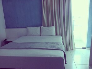 Minibar, iron/ironing board, bed sheets - (Santo Antonio de Jesus)