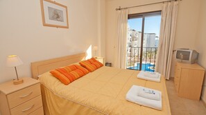 2 bedrooms, iron/ironing board, bed sheets