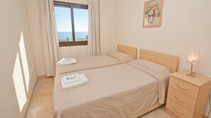 2 bedrooms, iron/ironing board, bed sheets - Marina de la Duquesa 5211 (Manilva)