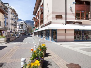 A hotel with a sign reading "Le Grand Chalet" and a ski rental sign.