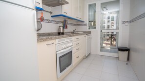 Refrigerador, microondas, horno y lavavajillas