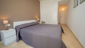 2 slaapkamers, een strijkplank/strijkijzer, gratis wifi, beddengoed