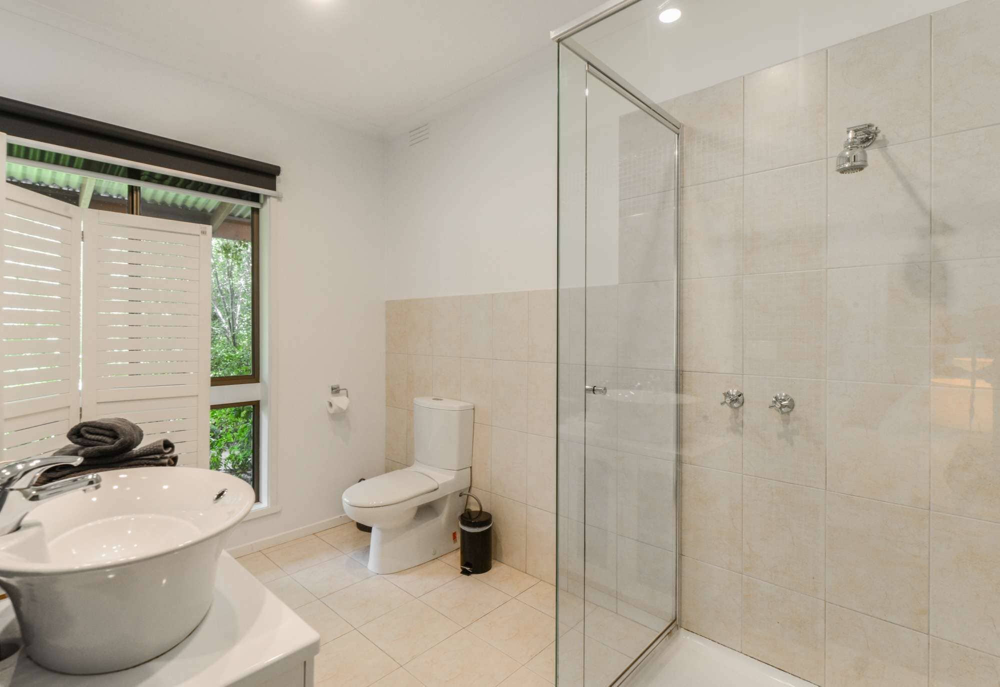 Bathtub, hair dryer, towels