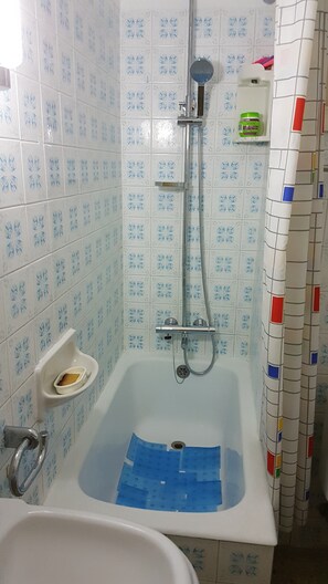 Combined shower/tub, hair dryer, bidet, towels - Sunny & Ocean view Apartment (Los Cristianos)