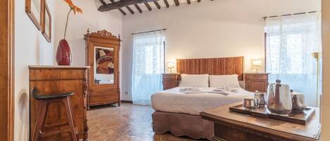 3 bedrooms, desk, iron/ironing board, WiFi
