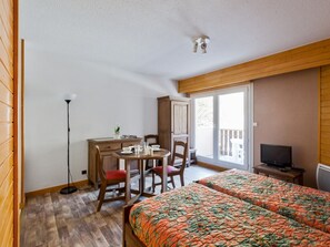 Room - 2* Studio with balcony and ski locker for 4 people (Brides-les-Bains)