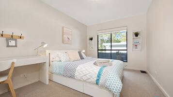 5 camere, una scrivania, ferro/asse da stiro, culla da viaggio