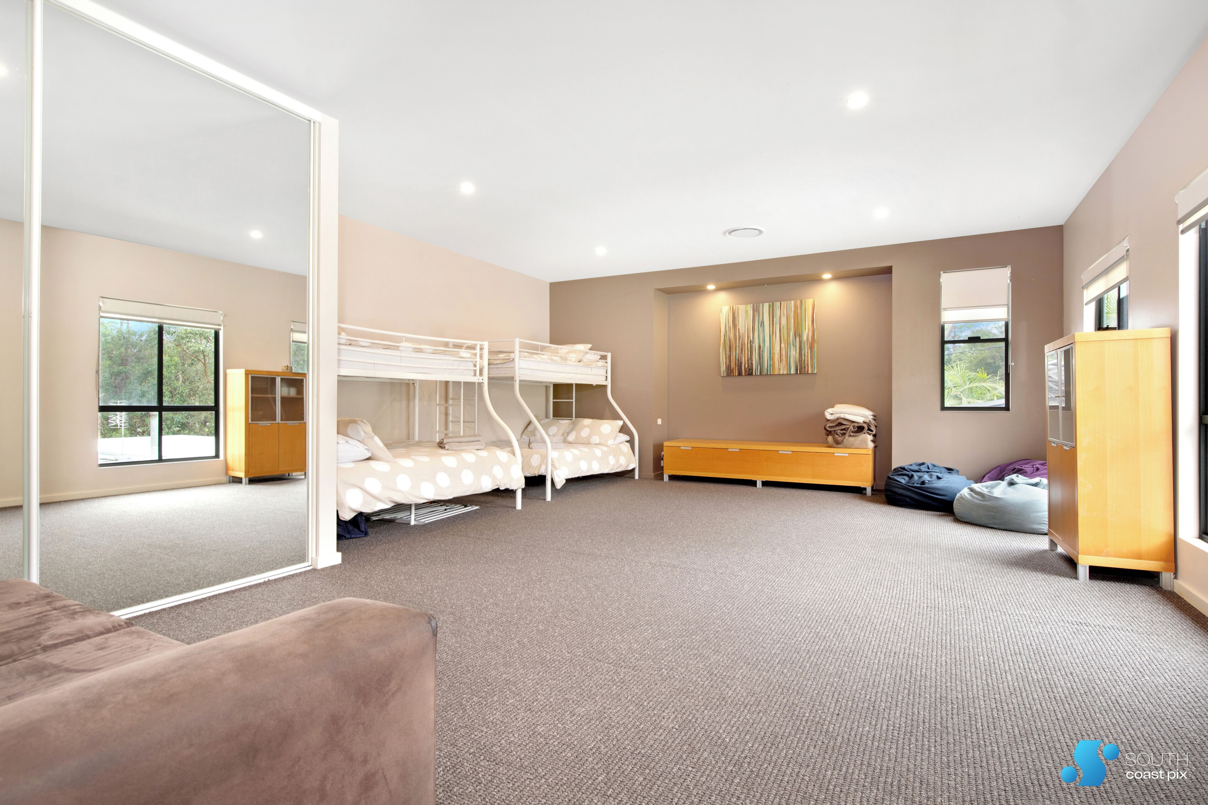 5 bedrooms, desk, iron/ironing board, travel cot