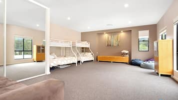 5 bedrooms, desk, iron/ironing board, travel cot