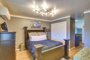2 bedrooms, memory-foam beds, iron/ironing board, Internet - 'Altitude Adjustment' 6 Miles to Powder Mountain! (Eden)