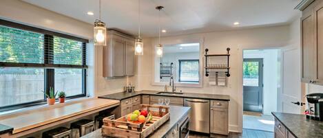 Fridge, microwave, stovetop, dishwasher