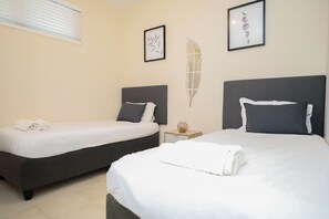3 habitaciones y caja de seguridad en la habitación 