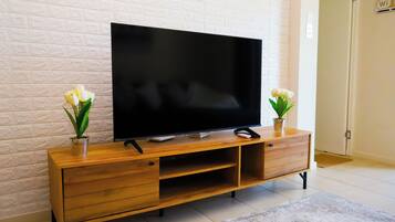 Classic Apartment, 2 Bedrooms, Non Smoking, Balcony | Television
