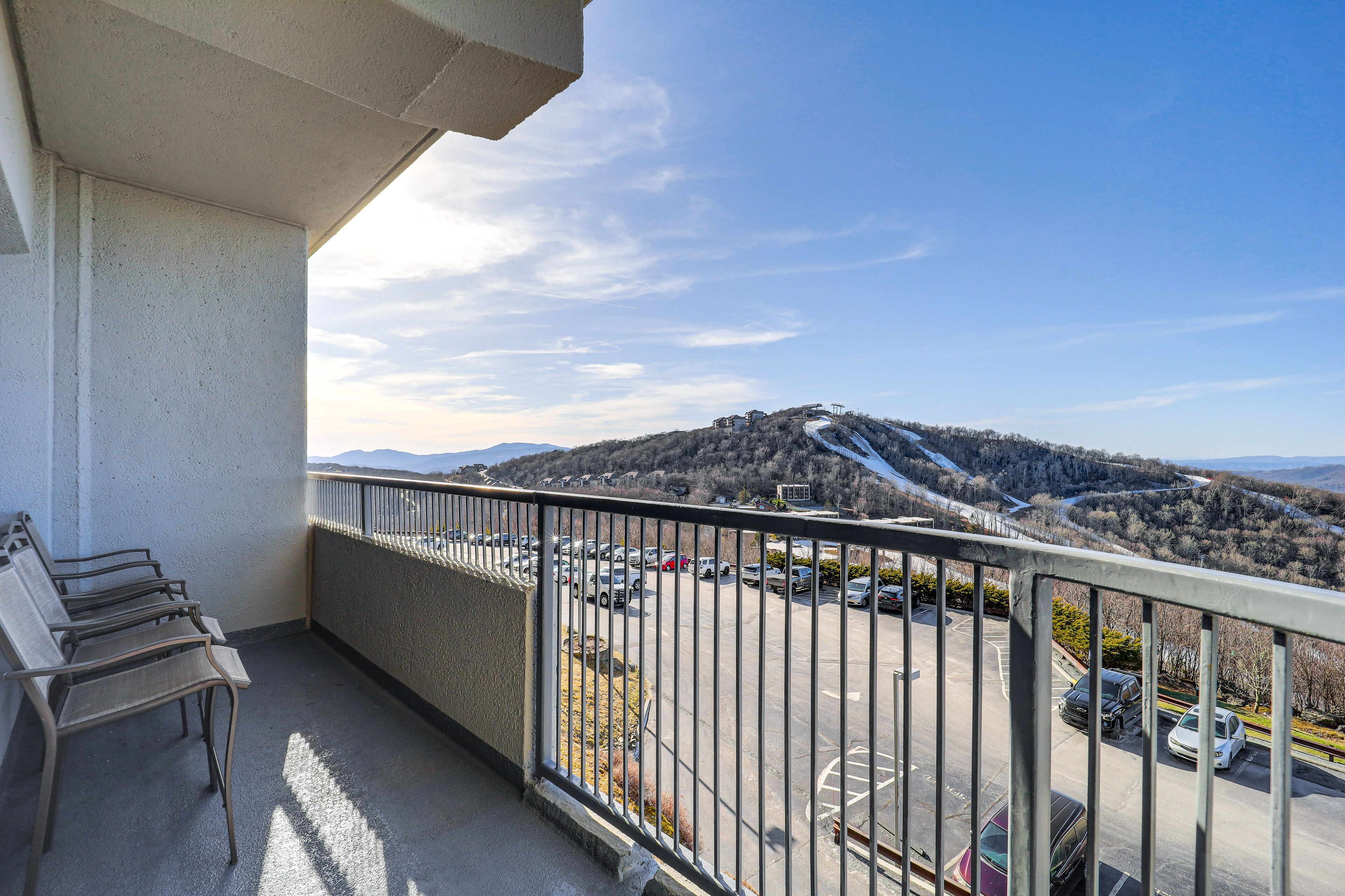 Cozy Sugar Mountain Condo w/ Pool, Hot Tub Access!