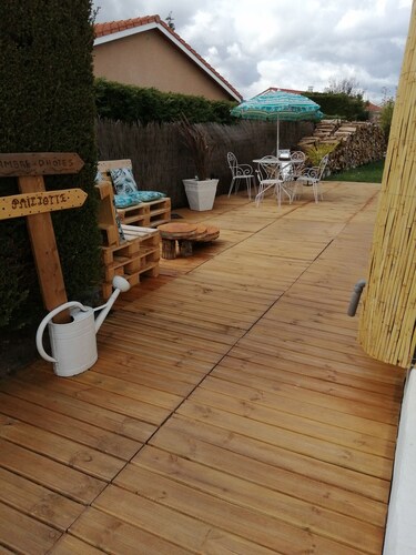 Pretty guest room with terrace and garden