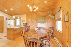 Dining - Fish, Hike, Hunt: Secluded Cabin in Doe Hill! (Doe Hill)