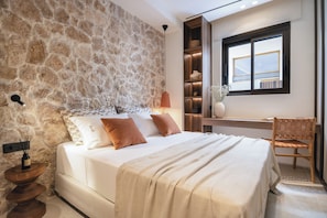 6 bedrooms, in-room safe, iron/ironing board, travel crib