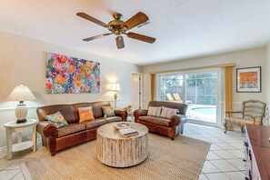 TV, ping pong, books - Pet-Friendly Home w/ Pool, Close to Venice Beaches (Venice)