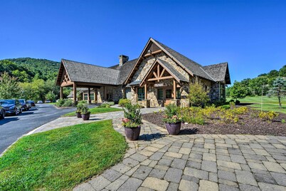 Newly Renovated Sky Valley Condo w/ Mtn Views